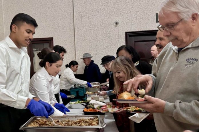 Hayward Lions honors veterans with Thanksgiving feast