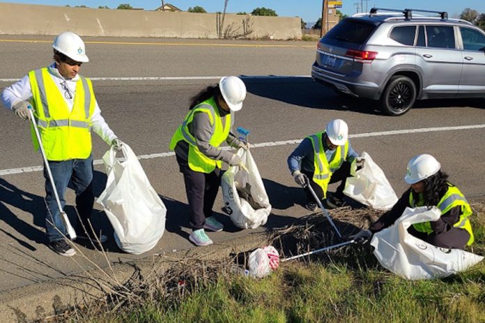 Volunteers participate in cleanliness drive