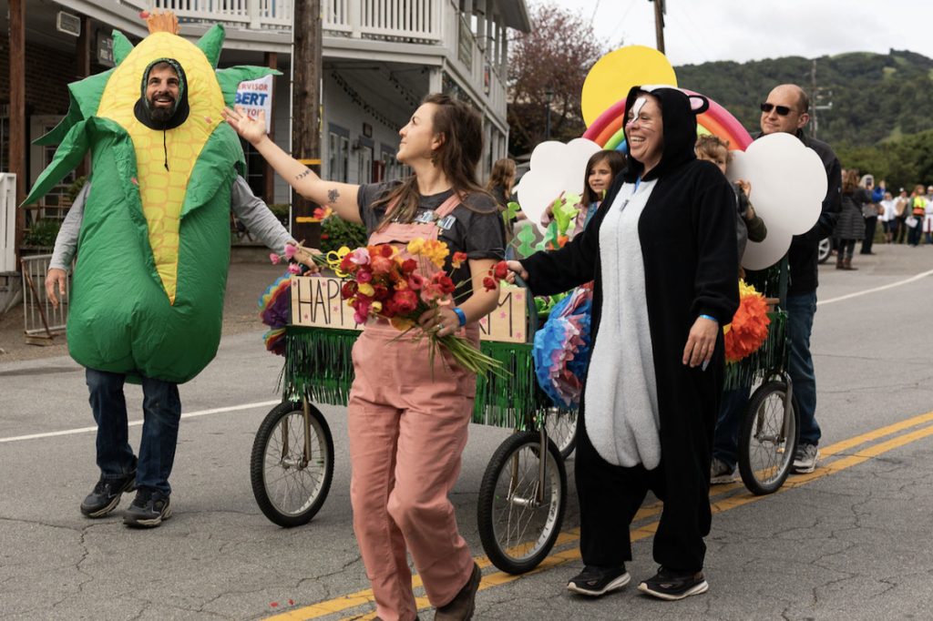 Happy Acre Farm represented in the parade. Danielle Cimino Photography