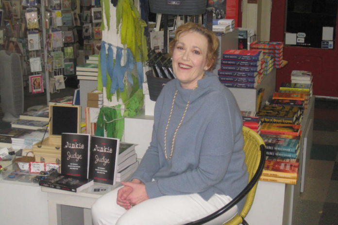 Author speaks on capturing life in memoir