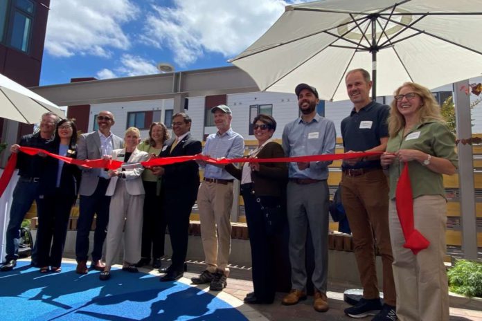 Bell Street Gardens welcomes residents