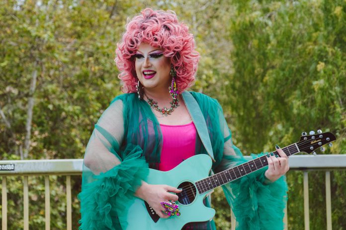 Flamy Grant stops by Niles on fall tour