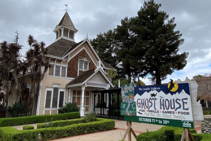 Fremont Ghost House Fremont Ghost House says ‘This is Halloween’