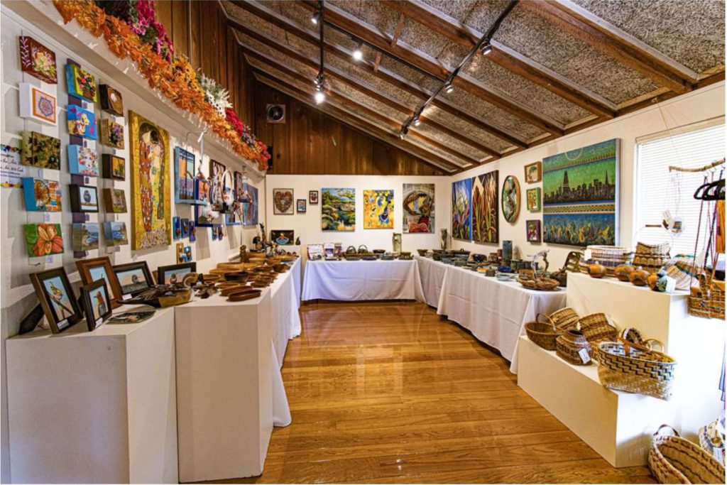 At the sale, 70% of proceeds go to artists and the remaining 30% support Olive Hyde Art Guild programs.
Jurek Zarzycki