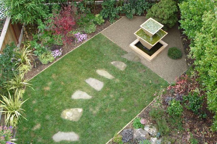 A garden salute to flagstone