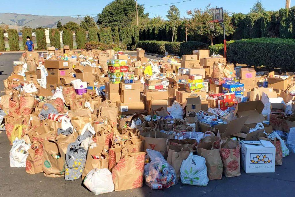 During the third week of November, the community came together to collect food for those in need.
Photos courtesy of Eve Marie Little