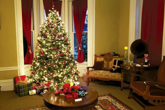 Historical houses deck their halls