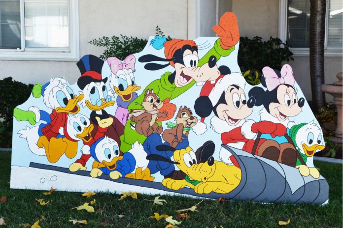 Friendly decorations return to Fremont neighborhood