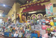 Community held toy giveaway at Fremont Temple Community held toy giveaway at Fremont Temple