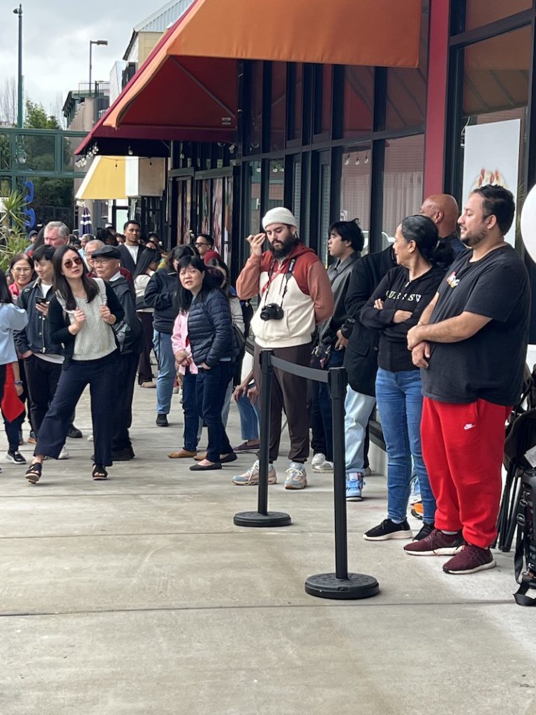 COOKIE FANS A long line of loyal customers extends down the block.
David Newman