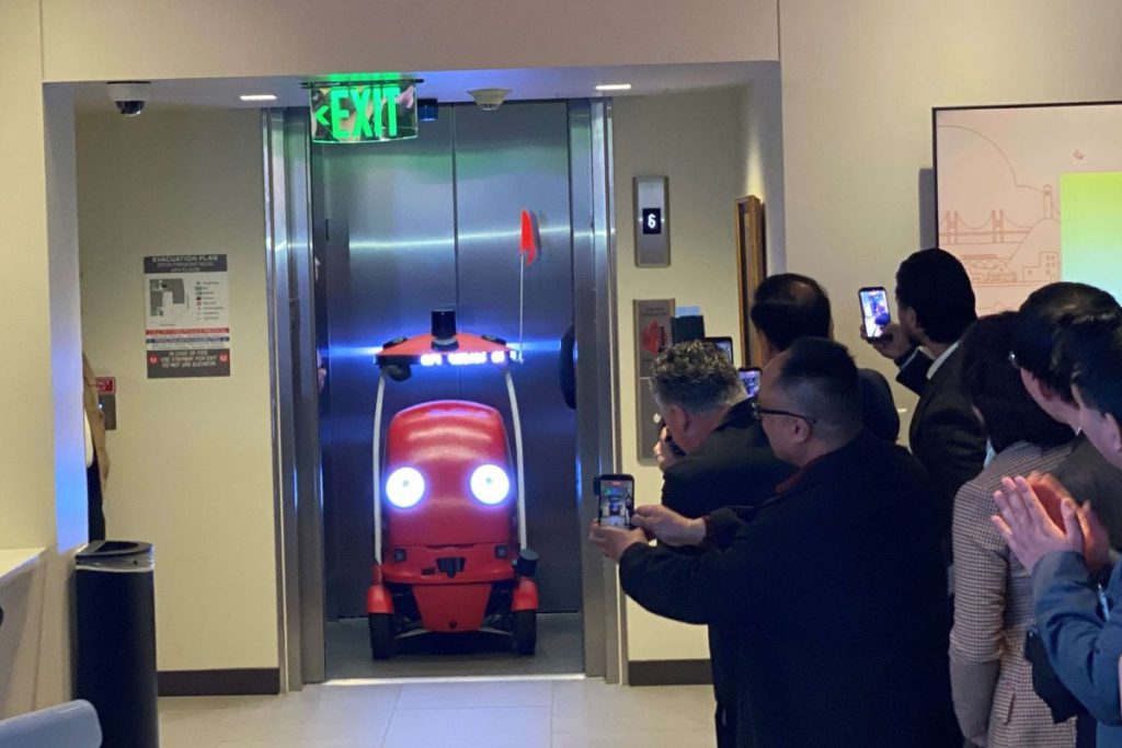 MEALS ON WHEELS Dot rode up the elevator to deliver a meal from El Rodeo to the kickoff party.