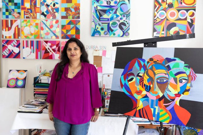 Durba Sen demos painting geometric shapes