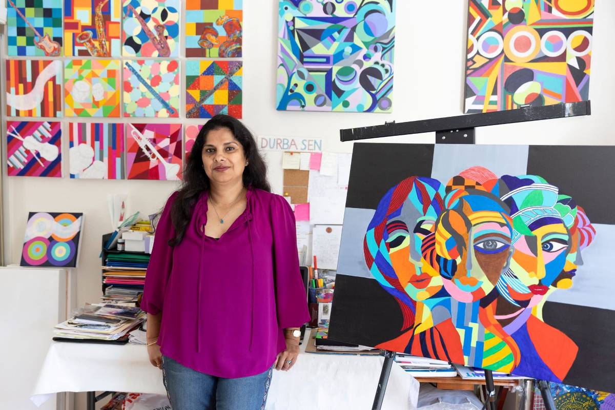 Durba Sen demos painting geometric shapes