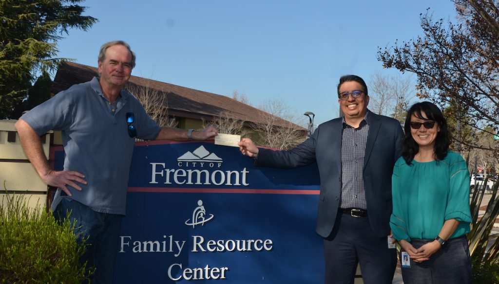 RESOURCES FOUND Thomas Sharp presents a check to Arquimides Caldera, president of Fremont Family Resources Center (FRC) and Paula Manza on Feb. 7.
Photos courtesy of Thomas Sharp