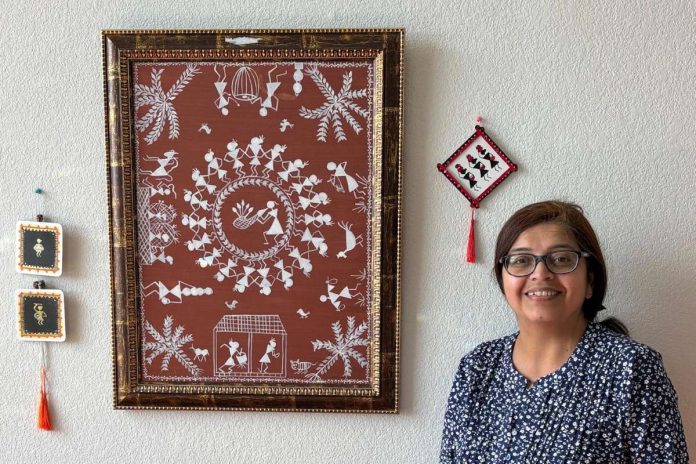 Local artist demos geometric folk art