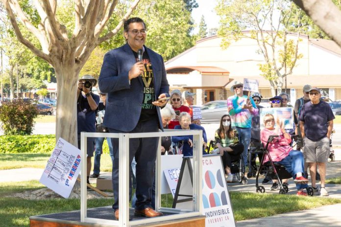 Citizens gather for No Kings in downtown Fremont