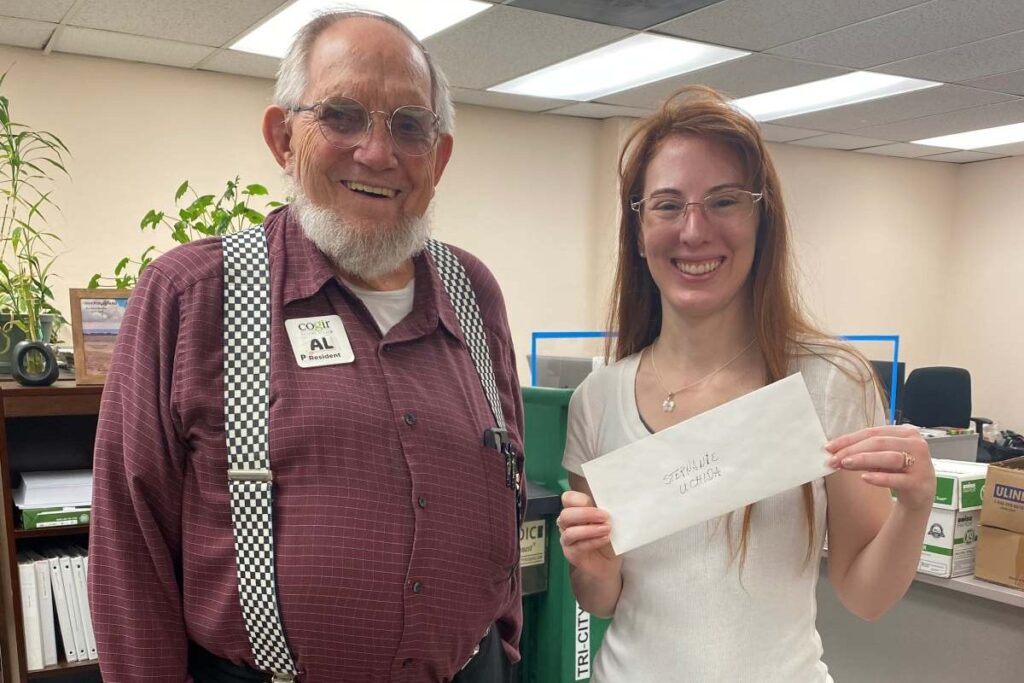 SPECIAL DELIVERY Stephanie Uchida receives her third place prize from FCAC member Al Minard.
April Ramos