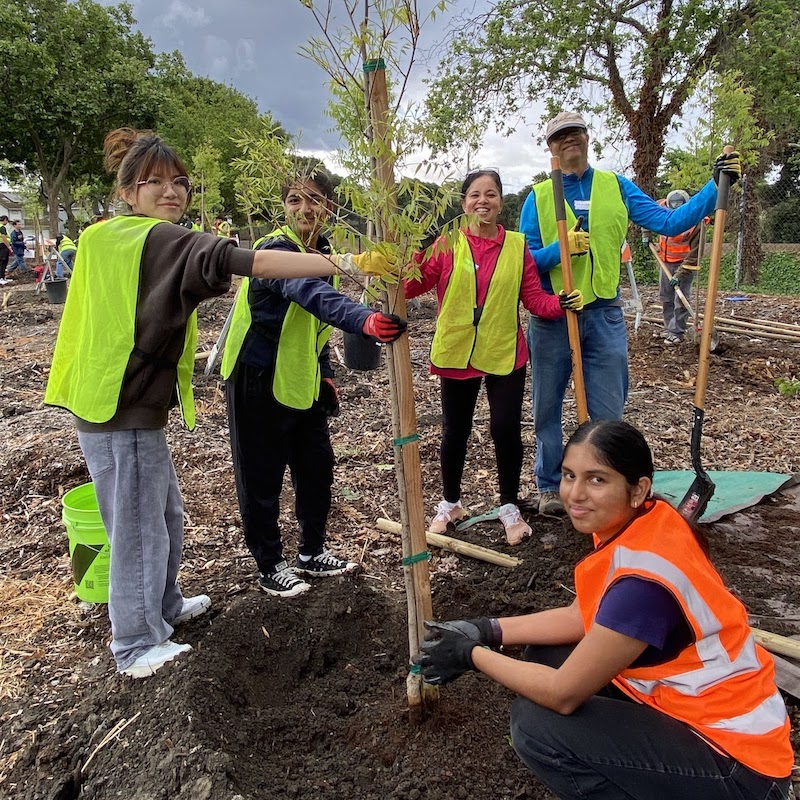 SPROUTS Volunteers included teens from local high schools.
Jan Leimert