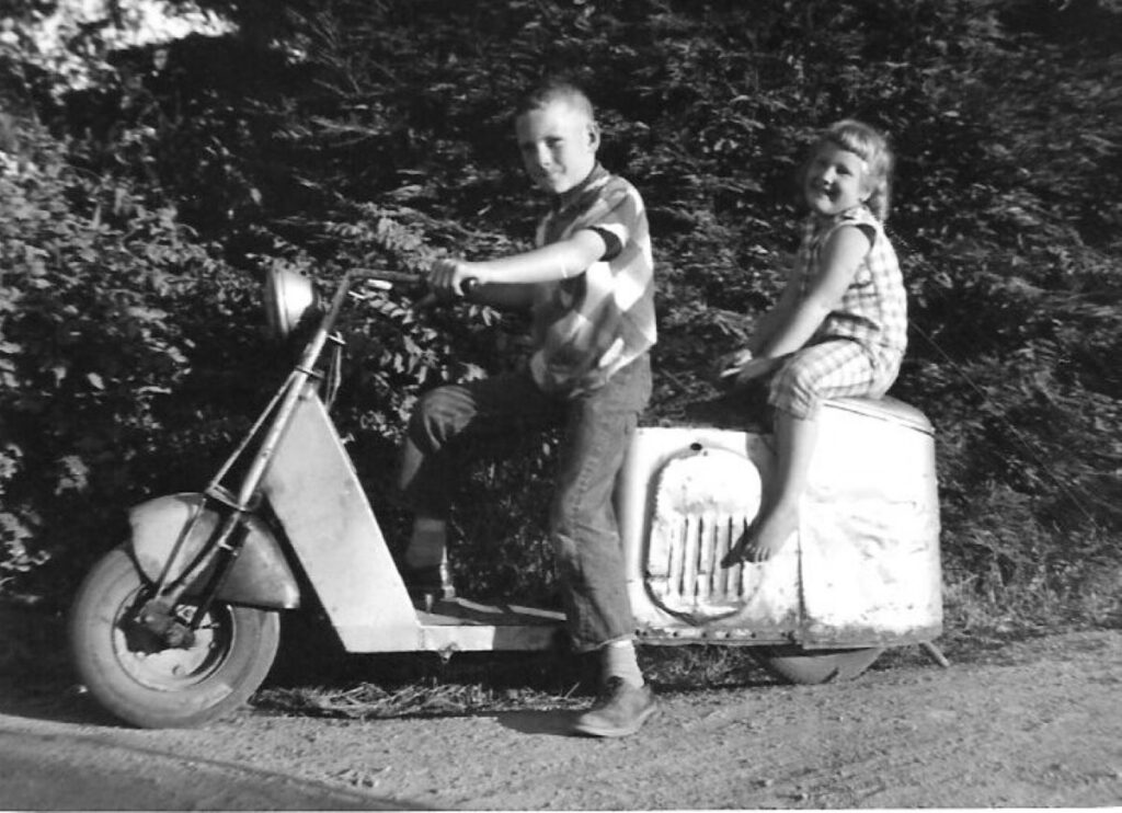 LET’S MOTOR Larry and Sue Lesh on motor scooter—Niles, 1955.
Photos courtesy of Washington Township Museum of Local History