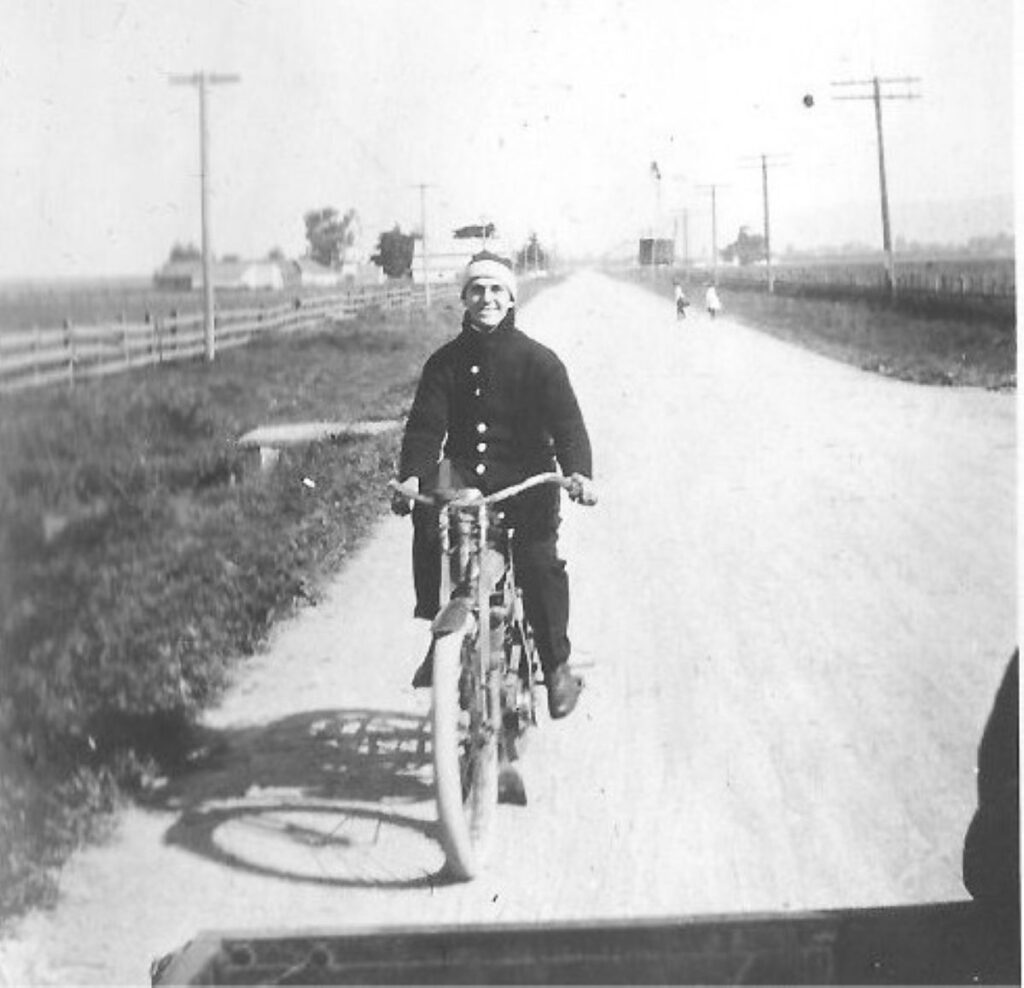 CYCLEVILLE Lawrence Bunting on bicycle on Thornton Avenue—Centerville, 1917.
Photos courtesy of Washington Township Museum of Local History