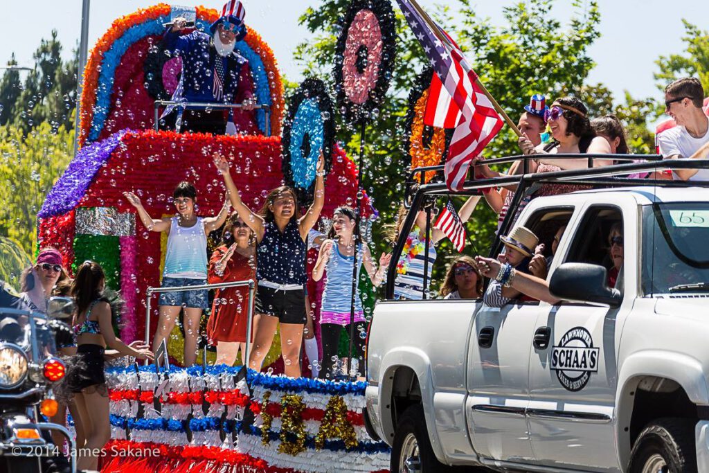 DIAMOND FLOATS In 2026, the parade will have 70 entries (happy 70th for the city!).
James Sakane