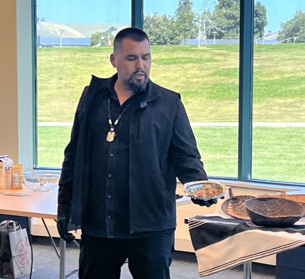 FOOD CULTURE Vincent Medina and Louis Trevino run Berkeley’s Café Ohlone, a dining experience featuring indigenous food traditions.
Amy Hakanson