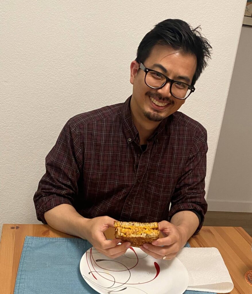 HAPPY DINER When he gets crispy and spicy tuna melts on a Friday night, he is the happiest man in the world.
Stephanie Uchida