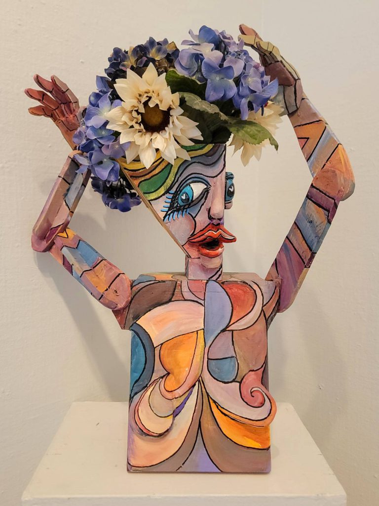 ARISTIC RANGE The show encompasses bold abstract paintings and mixed-media works to imaginative sculpture and expressive contemporary pieces.
Courtesy of Peter and Maureen Langenbach 