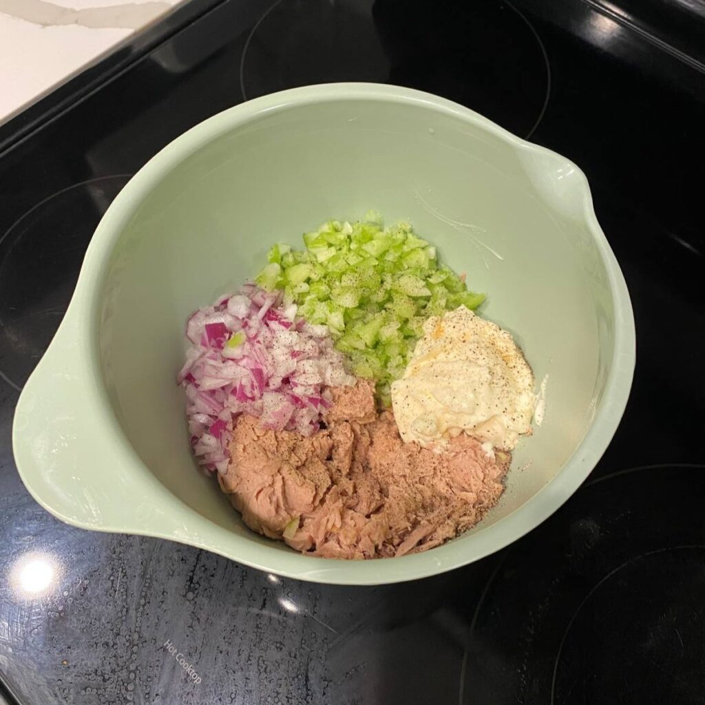 MIX IT UP You can keep extra spread in the fridge to assemble a sandwich for lunch the next day.
Stephanie Uchida