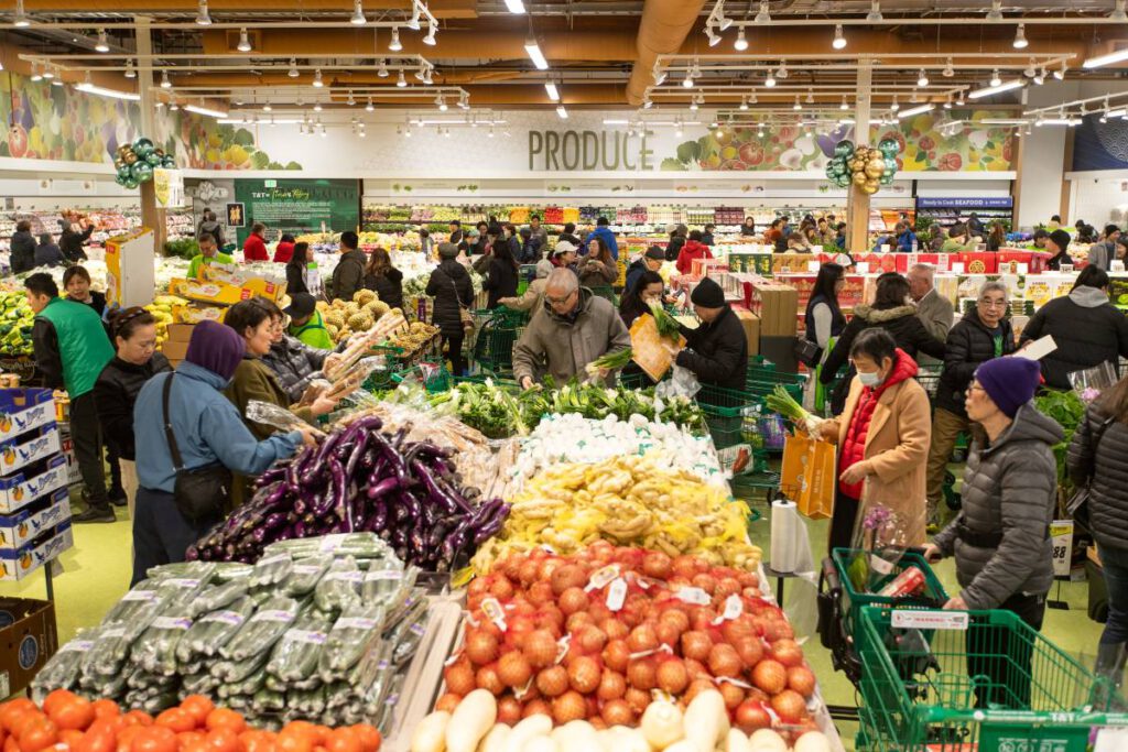 HOT STUFF The T&T Supermarket location will offer produce and ready-to-eat meal options.
Courtesy of T&T Supermarket