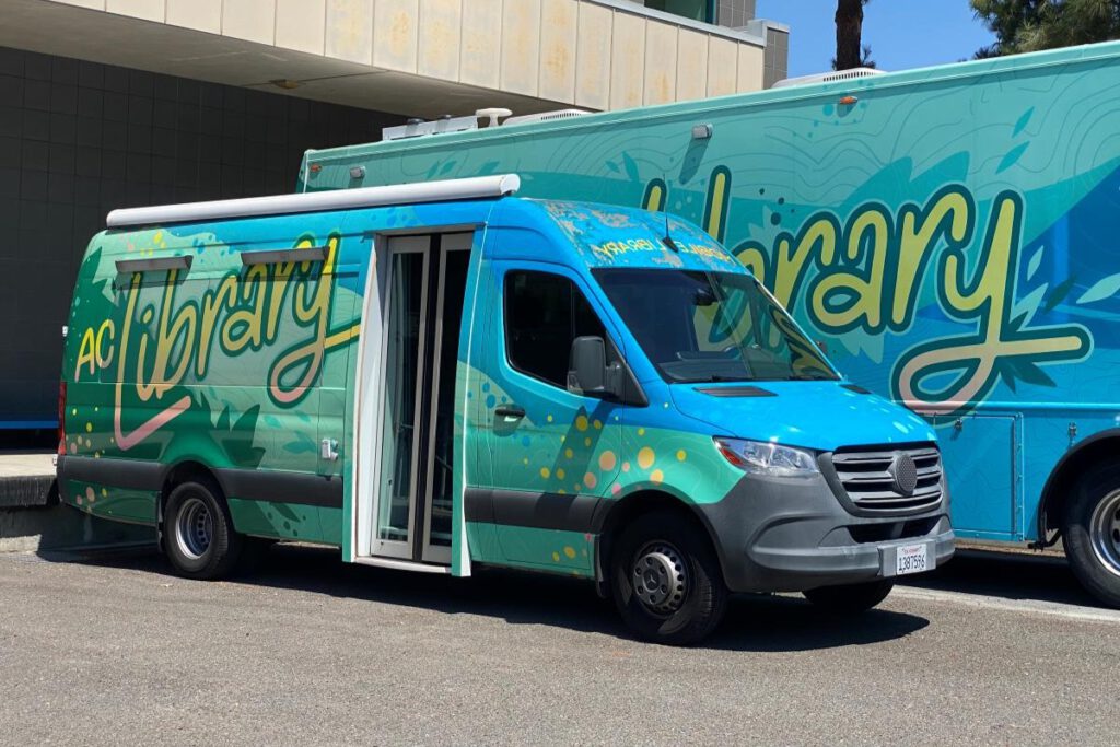 BOOK IT The bookmobile is for books—not for raccoons.
Stephanie Uchida