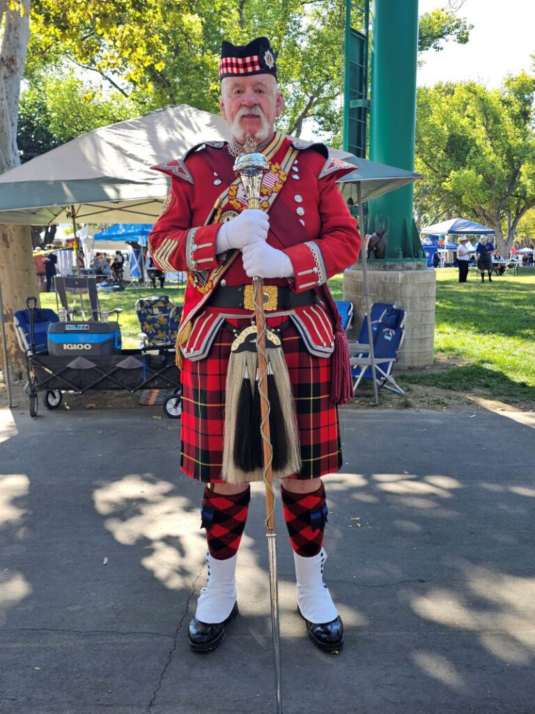 HERITAGE In the States, the games were started to perpetuate Scotland’s ancient customs, games and costumes. ZstudioZ