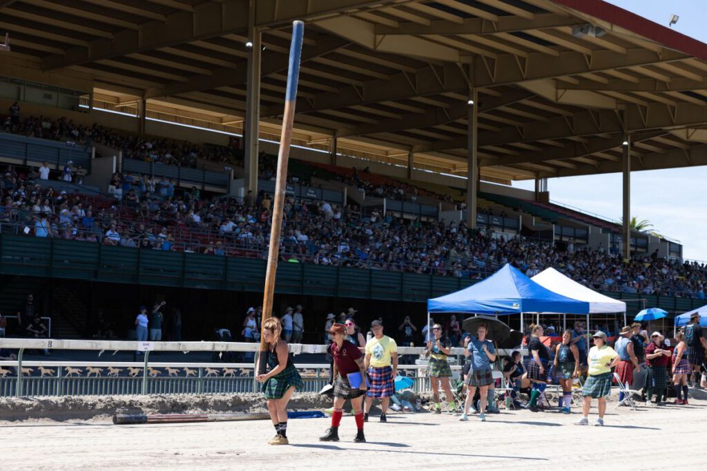 HEAVY ATHLETICS Athletics includes hammer throwing, the caber toss and sheaf tossing.
ZstudioZ