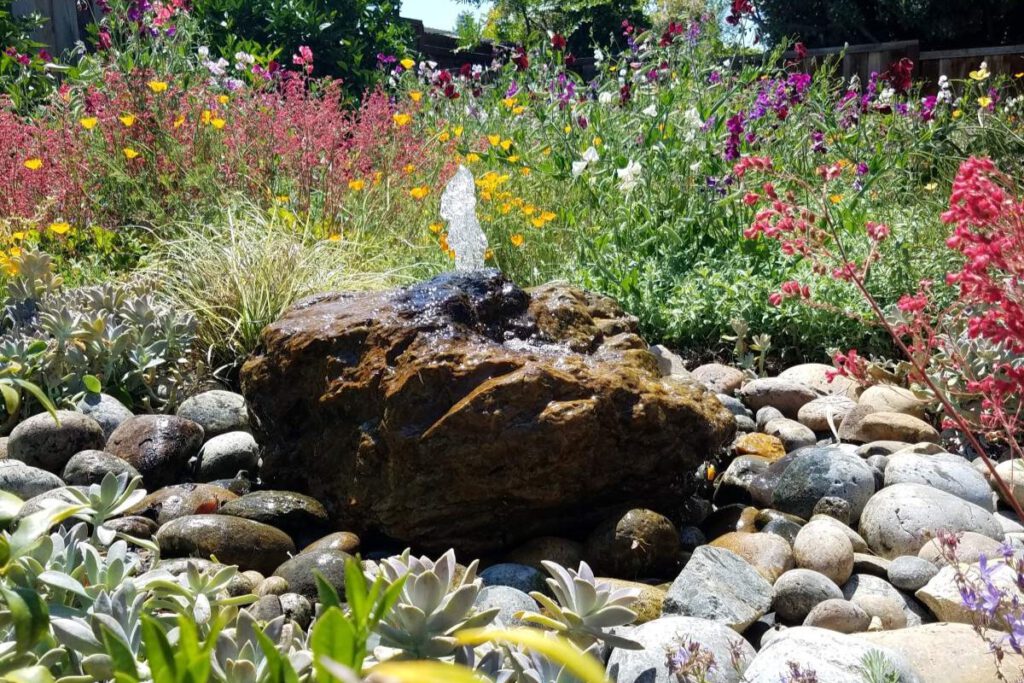 WATER ROCKS Fountains without a basin are safer as children and animals are not at risk of falling in, but more difficult to install because they have an underground basin and submersible pump.
Photos by Daniel O’Donnell