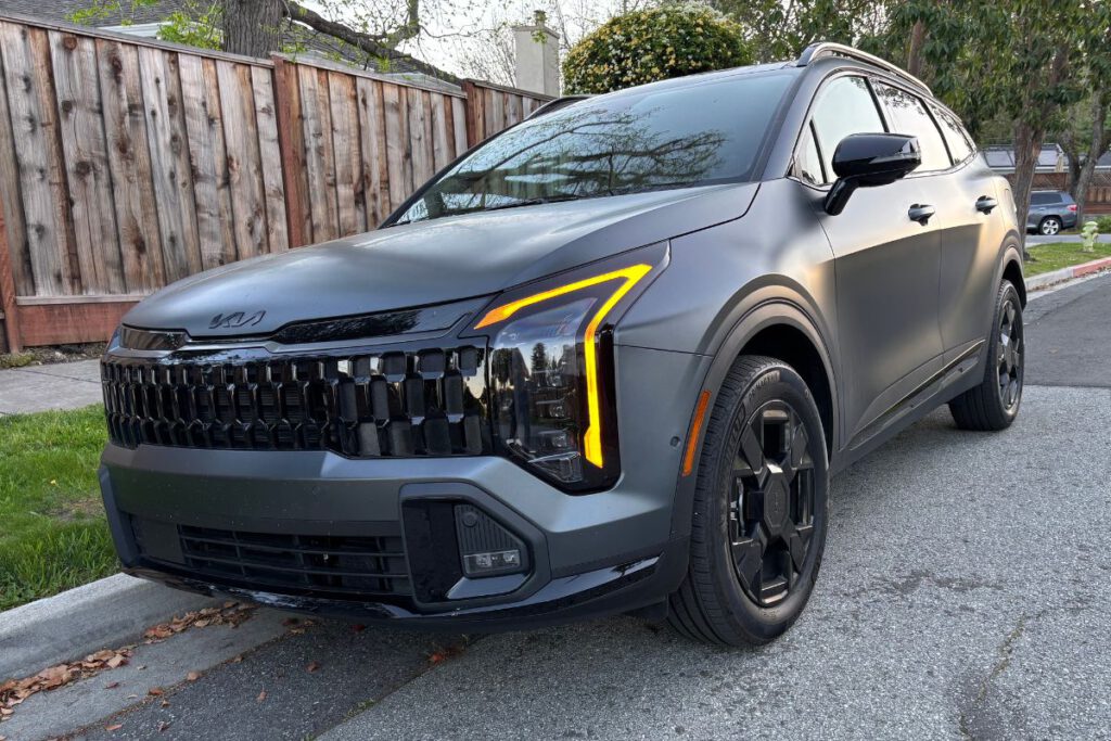 FINISHING TOUCHES The matte finish paint really made the Kia Sportage PHEV stand out.
Photos by Michael Coates
