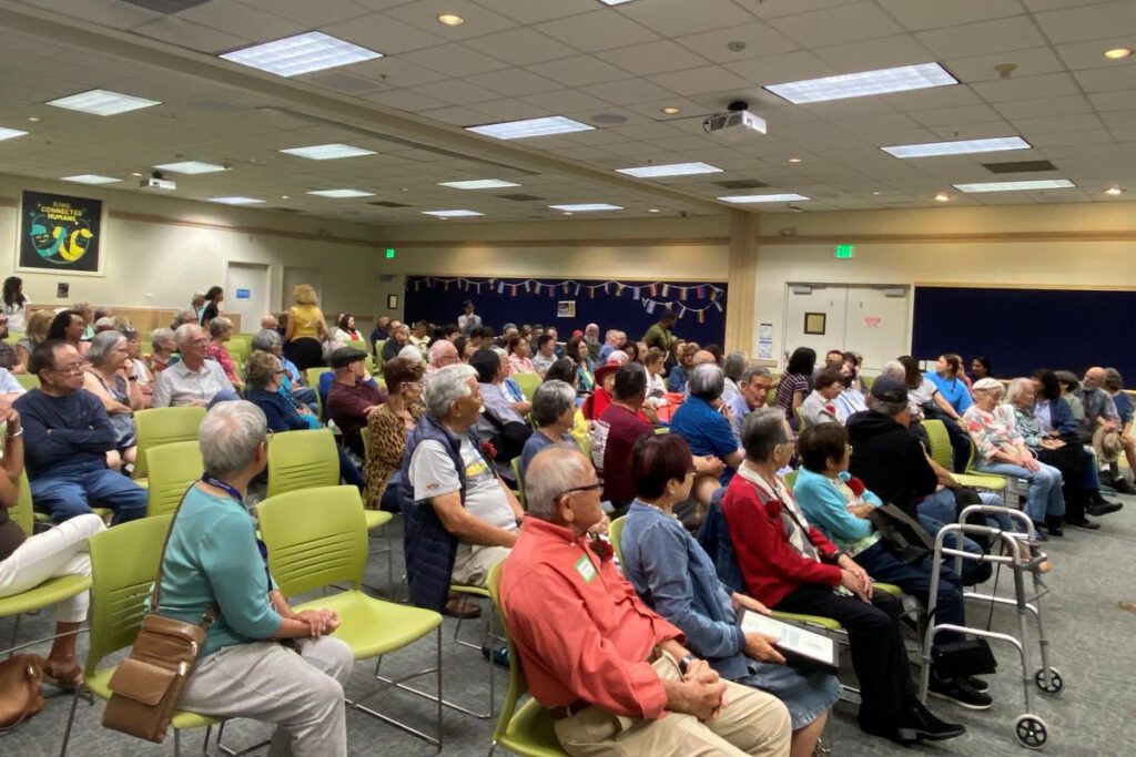 HEAR AND SEE The Fukaya room at the library was packed with an enthralled audience.
Stephanie Uchida