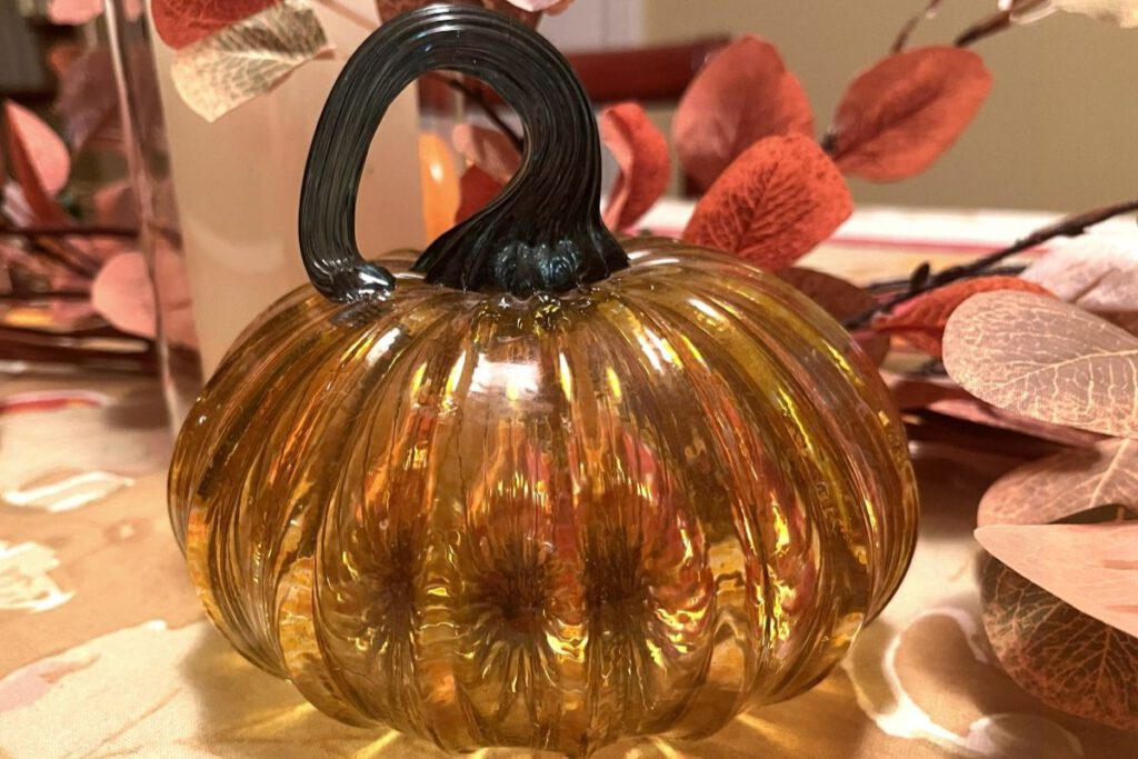 FALL VIBES Glass pumpkins come in all shapes and sizes.
Daniel O’Donnell