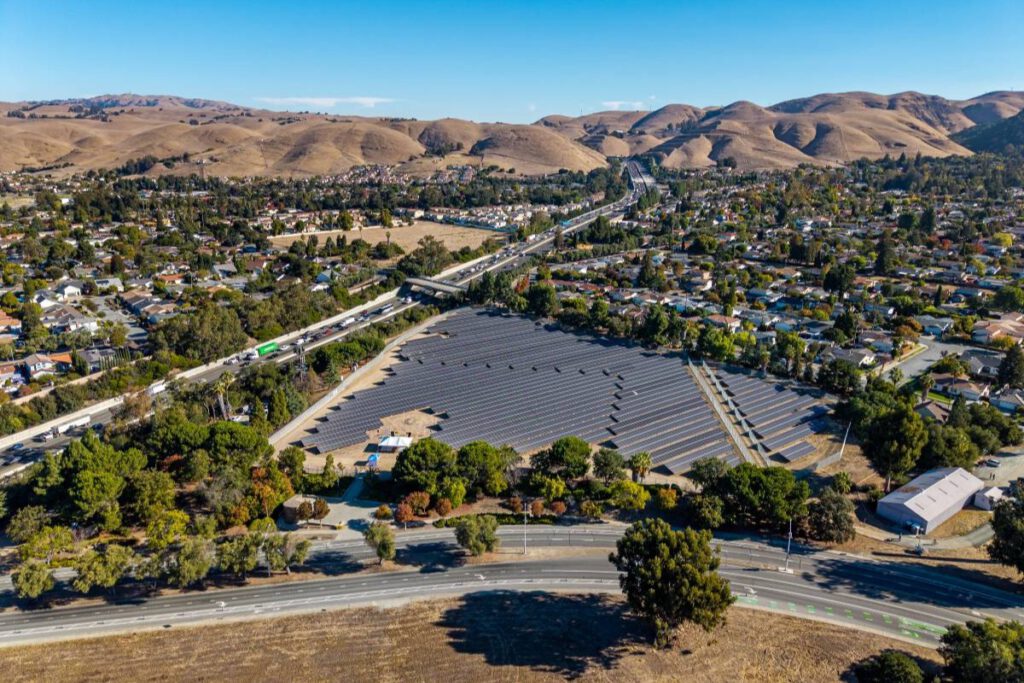 ENERGY FACTORY Solar panels on a previously unused field above Whitfield Reservoir generate nearly 4,000 megawatt-hours of electricity annually.
Photos courtesy of ACWD