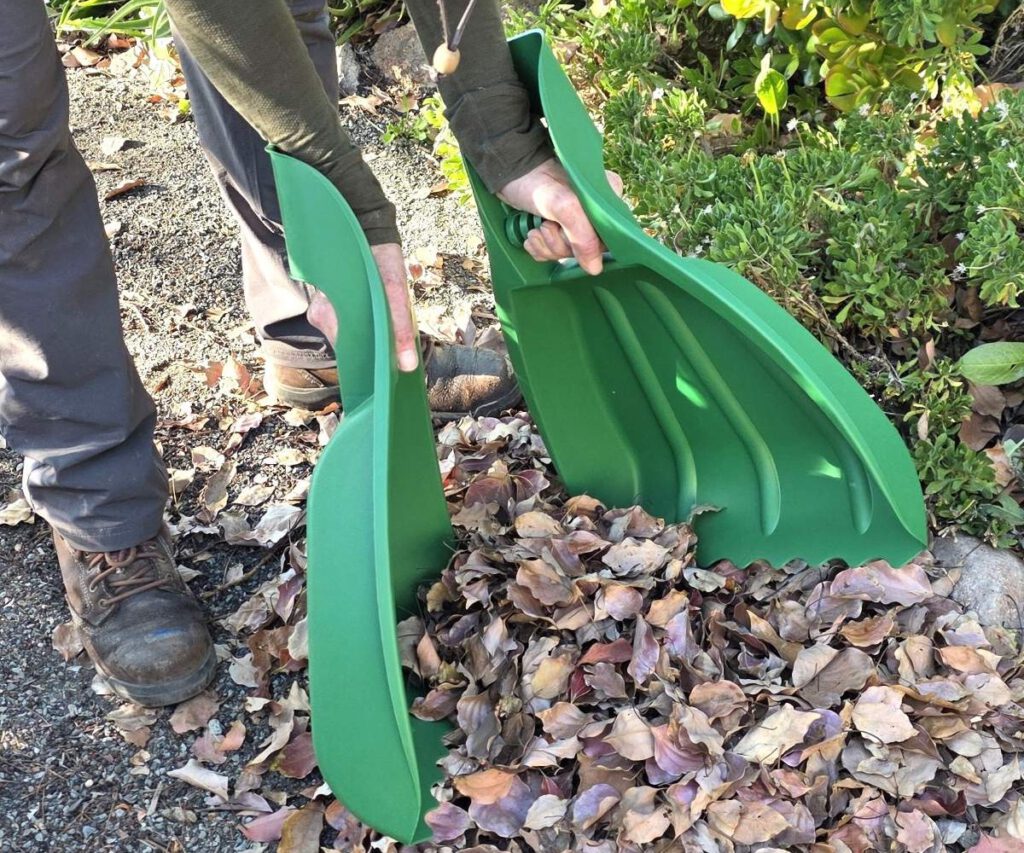 THE CLAW These look like on-land hand flippers, but these are actually leaf claw rakes that are actually super helpful for cleaning up leaf piles without getting your hands dirty.
Daniel O’Donnell